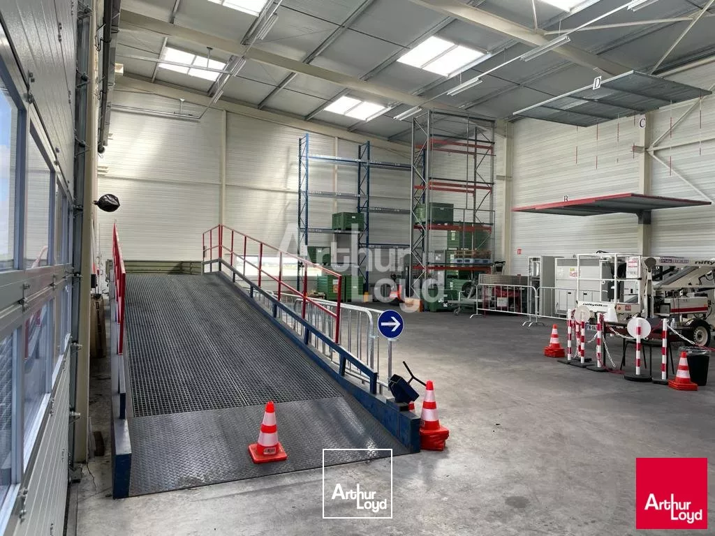 VILLEBAROU - LOCATION LOCAL D'ACTIVITE DE 400 M²